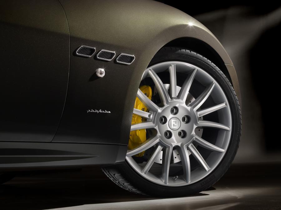  Maserati GranCabrio Fendi 2011 года  (фото 8 из 16)